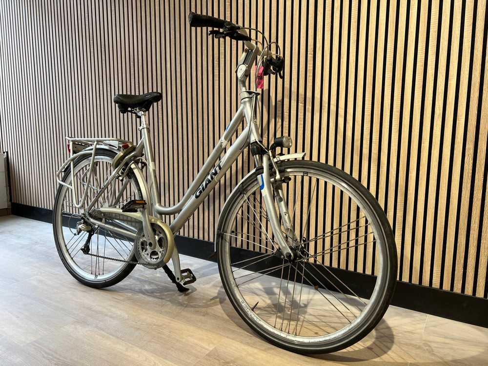 Second-hand women's bicycle Cortina U4 28 inch 51 cm